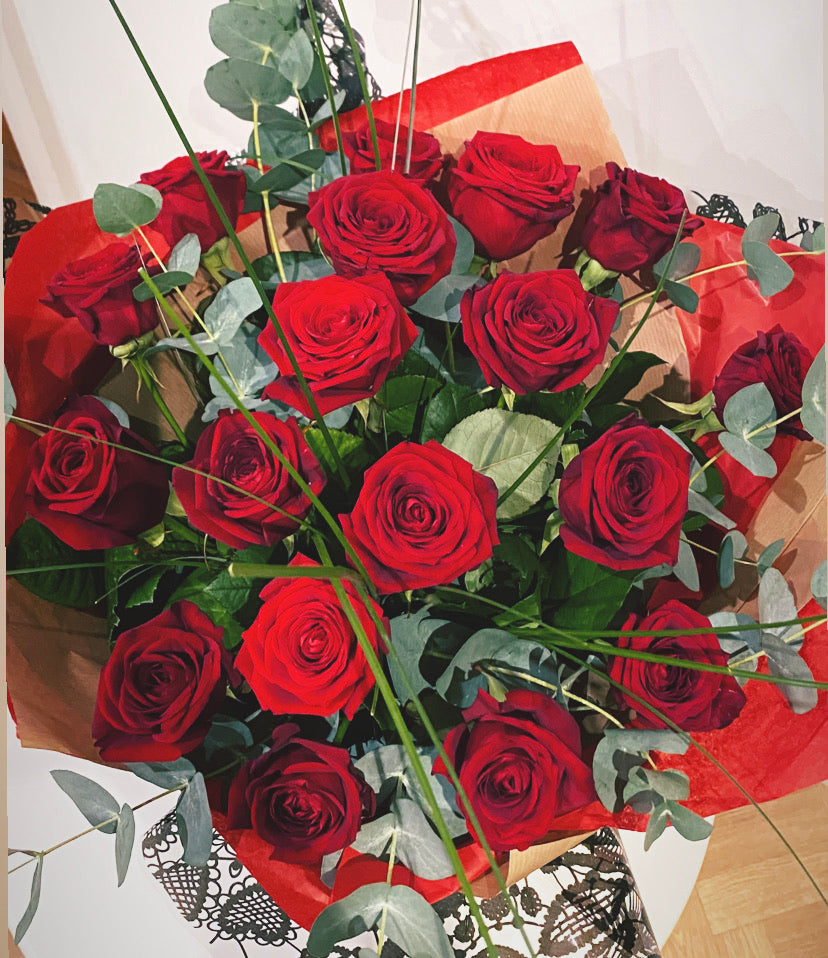 Luxury 18 Red Roses