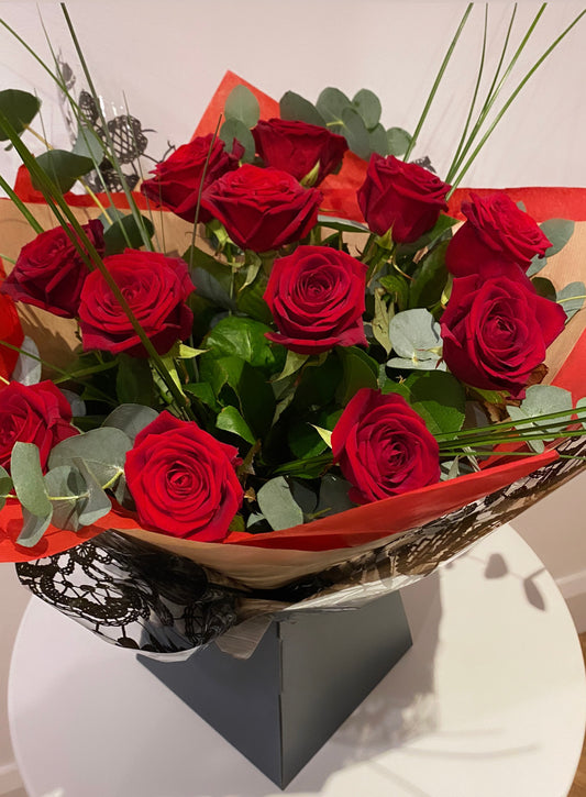 Luxury 12 Red Roses